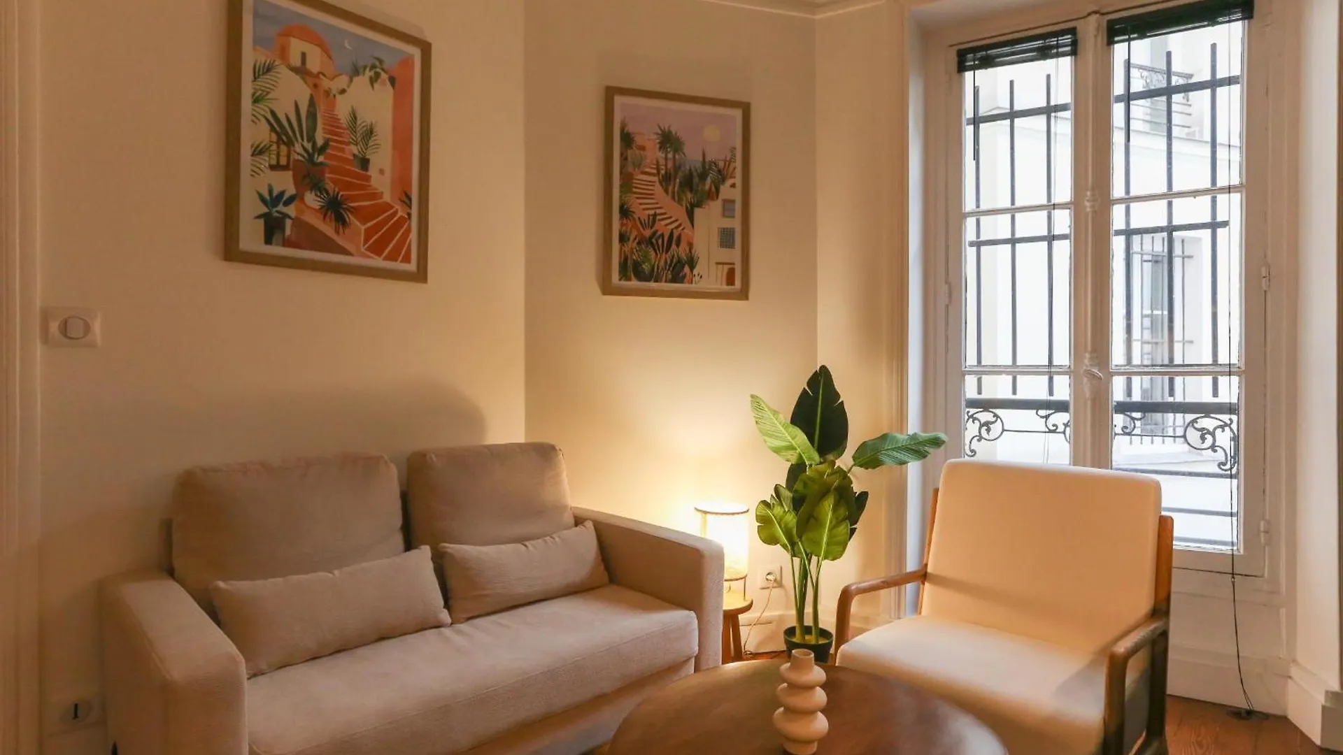 Splendid T2 Near Menilmontant Appartement Parijs